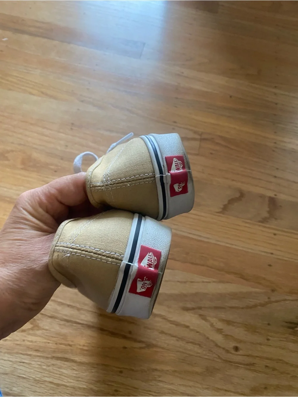 Vans Women's Low-Top Sneakers in Tan Canvas with White Laces women Sz 9